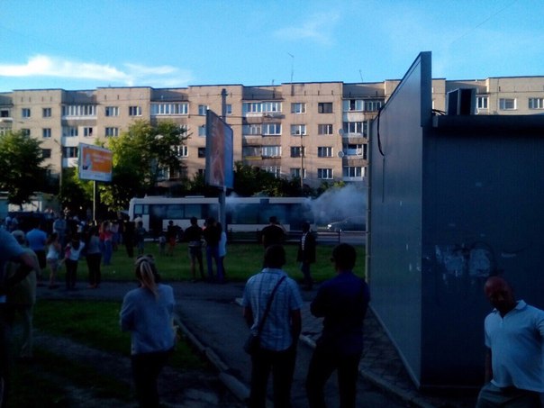 Новина - Події - У Львові спалахнула маршрутка з пасажирами (фото)