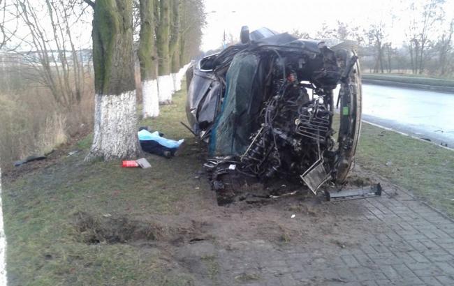 Новина - Події - Моторошна ДТП на Львівщині: авто розбилося вщент, є жертви (фото)