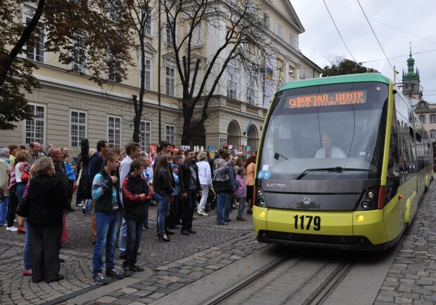 Новина - Транспорт та інфраструктура - Нові трамваї, електробус, нічні маршрути: як змінився транспорт Львова в 2015-му