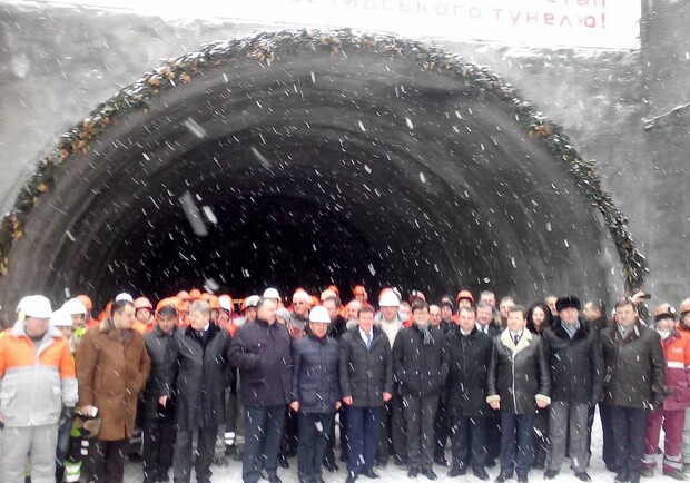 Новина - Транспорт та інфраструктура - В Карпатах завершили перший этап будівництва Бескидського тунелю (фоторепортаж)