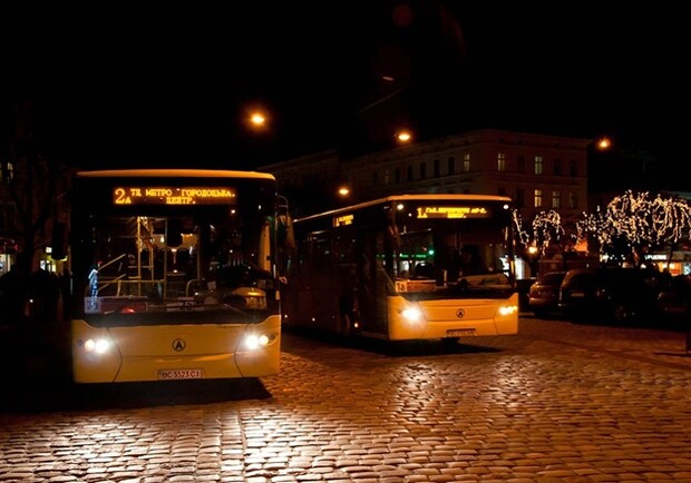 Новина - Транспорт та інфраструктура - У  Львові змінили графіки руху нічних автобусів
