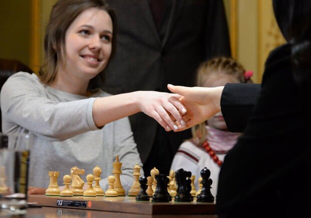 Новина - Події - Боротьба за шахову корону світу у Львові: як пройшов перший матч