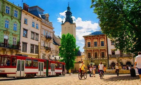 На травневі свята багато туристів їдуть до Львова