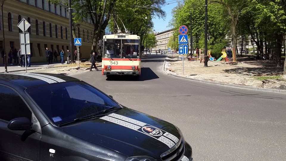 Новина - Транспорт та інфраструктура - У Львові відкрили для проїзду дорогу біля скверу святого Юра