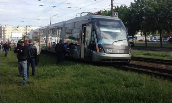 Новина - Події - У Києві зійшов з рейок львівський швидкісний трамвай "Електрон" (фото)
