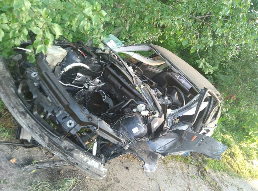 Новина - Події - "Вщент": під Львовом розбилася BMW, водій загинув, пасажири в лікарні (оновлено)