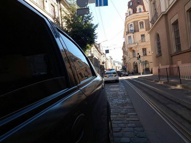 Новина - Події - У центрі Львова через слідчий експеримент перекрили рух транспорту