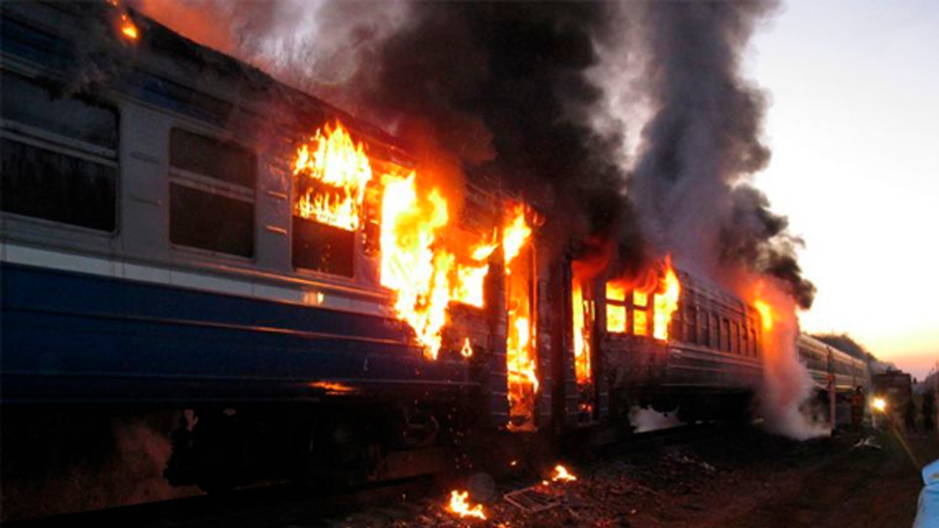 Новина - Події - На Львівщині загорівся пасажирський потяг, люди вистрибували на ходу
