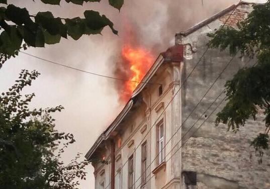 Новина - Події - У Львові загорілися два будинки (фото)
