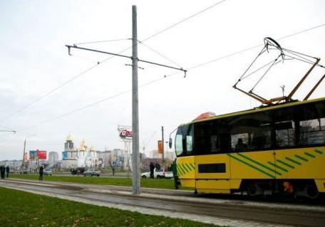 Новина - Транспорт та інфраструктура - Протест: невдоволені львів’яни перекрили дорогу під час першого рейсу трамвая на Сихів