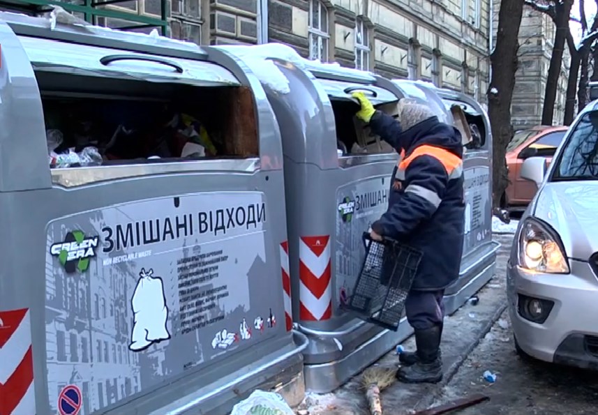 Новина - Події - Відеофакт: в центрі Львова оновили усі смітники