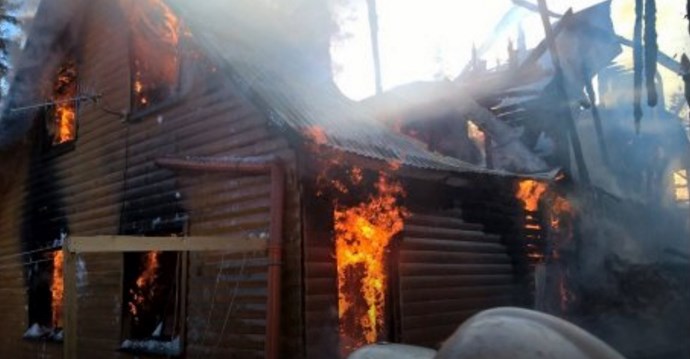Новина - Події - Вщент: на гірськолижному курорті Драгобрат згоріли два корпуси готелю