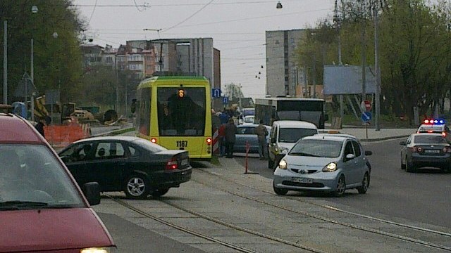 Новина - Події - Фотофакт: новенький Сихівський трамвай знову потрапив в ДТП