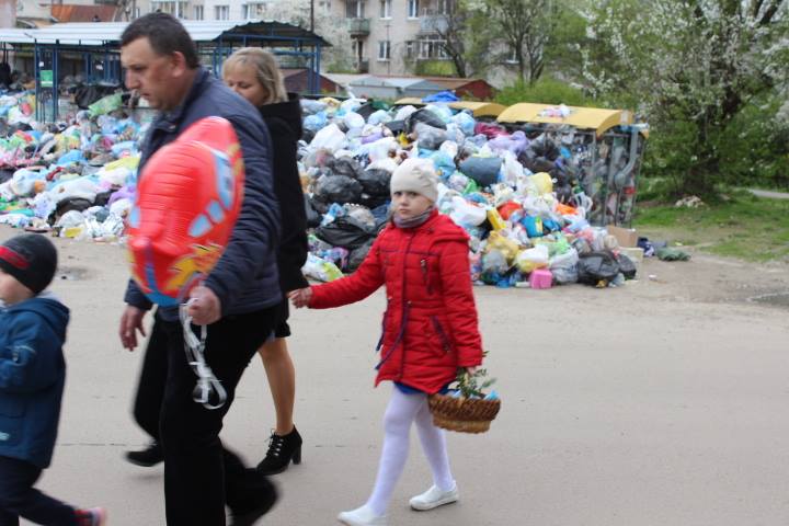 Новина - Події - "Такої ганьби Львів не пам’ятає": містяни обурені горами сміття на Великдень