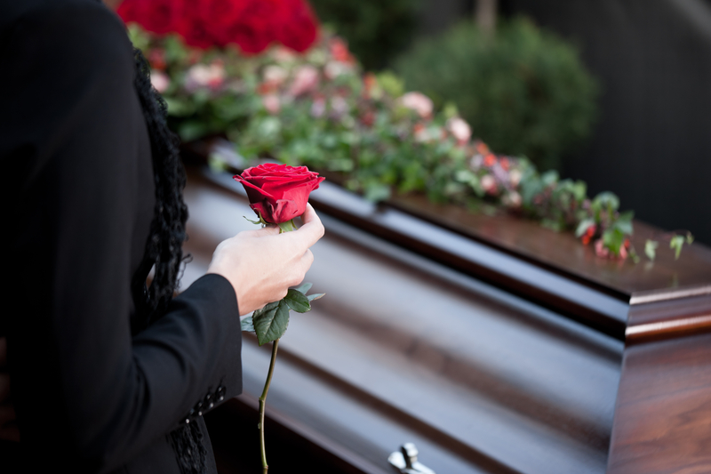Новина - Події - Подивився ціни - передумав помирати: нові ціни на поховання у Львові