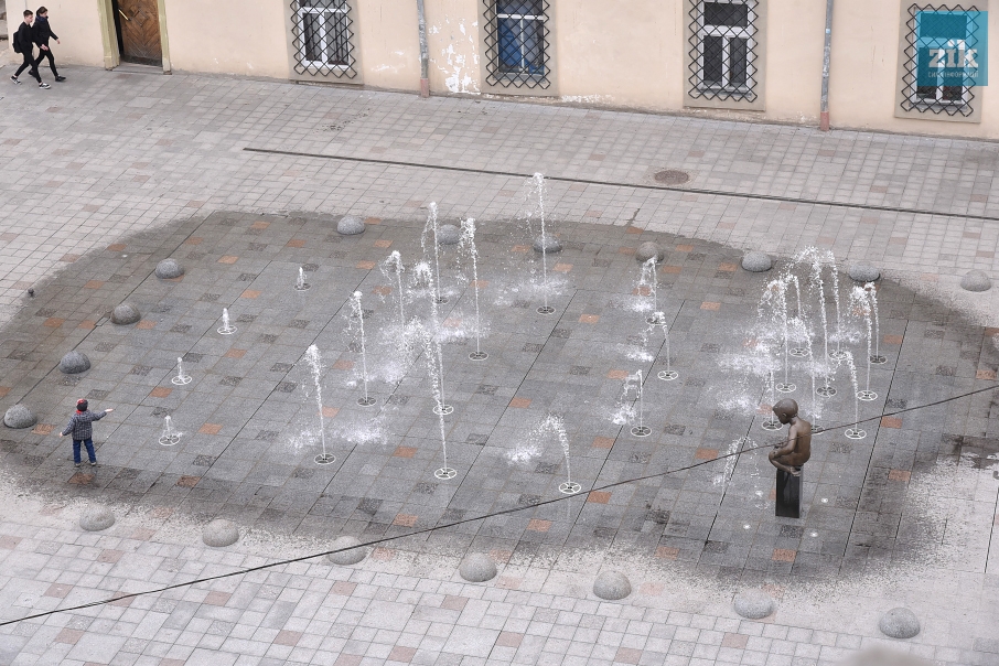 Новина - Події - Фоторепортаж: як виглядає площа Митна у Львові перед відкриттям