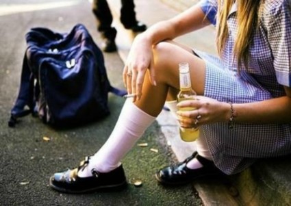 Новина - Події - Отруєння по-дорослому: львівські школярі пояснили, чому випивали поблизу школи