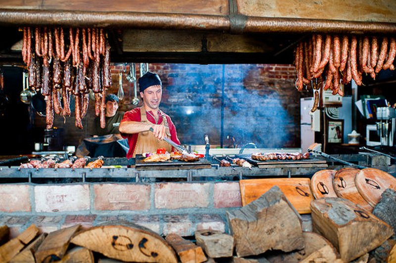 Перша львівська грильова ресторація м’яса та справедливости. || Фото: fest.lviv.ua/uk/restaurants/meatandjustice. 
