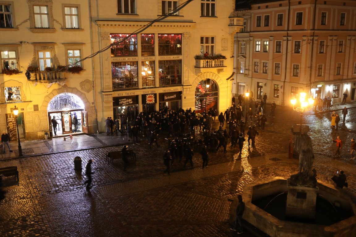 Під час масової бійки у Львові відлупцювали двох патрульних. Фото умовне.