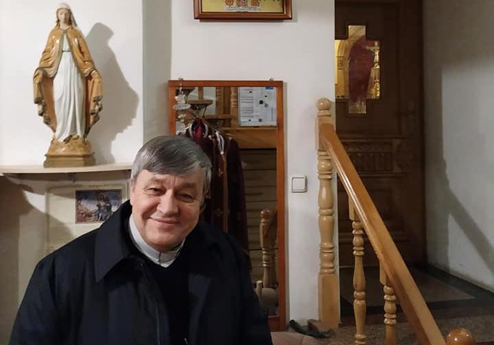Відео: у львівському храмі екзорцист Ян Білецький читає молитви на оздоровлення.