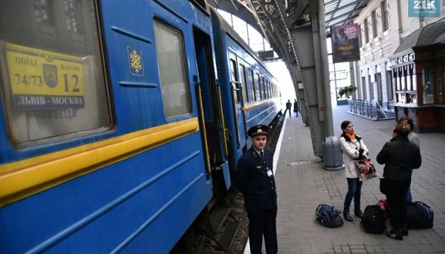 Потяг "Львів-Москва" закидали камінням. Фото pravda.press.