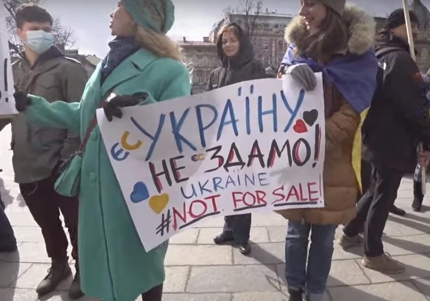 В центрі Львова відбулась акція протесту «Ні мінській зраді». Фото: скріншот з відео "Варти-1"