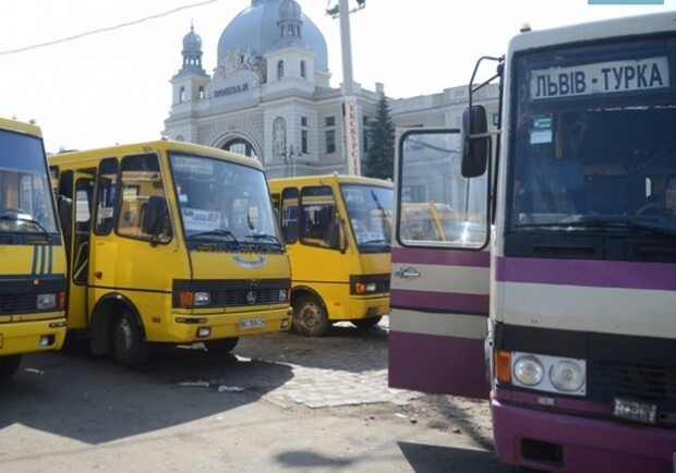 На Львівщині курсуватимуть спецавтобуси для працівників. Фото: Zaxid.net
