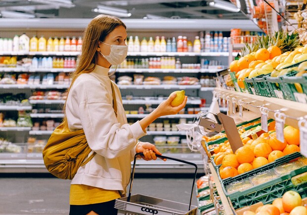 Два простих правила: як не заразитися коронавірусом через продукти з супермаркету фото