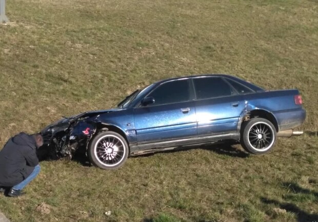 Аварія біля Львова: авто опинилося в кюветі, пасажири – в лікарні   фото