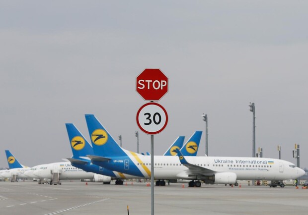 Від завтра Україна повністю припиняє авіасполучення. Фото: Уніан