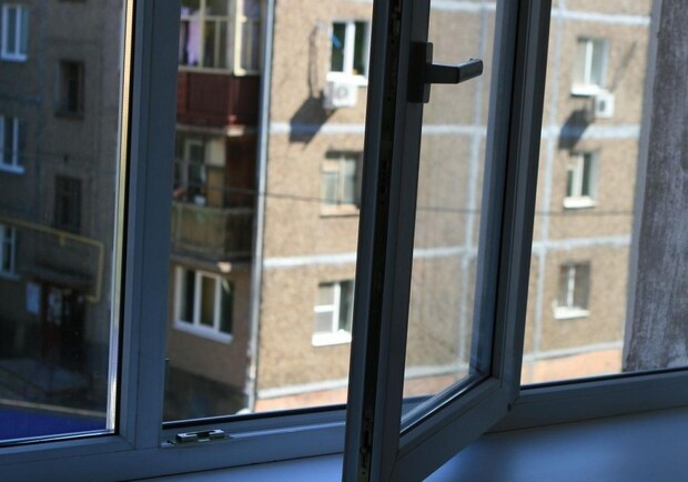 Мила вікна: у Львові внаслідок падіння з вікна багатоповерхівки загинула жінка фото