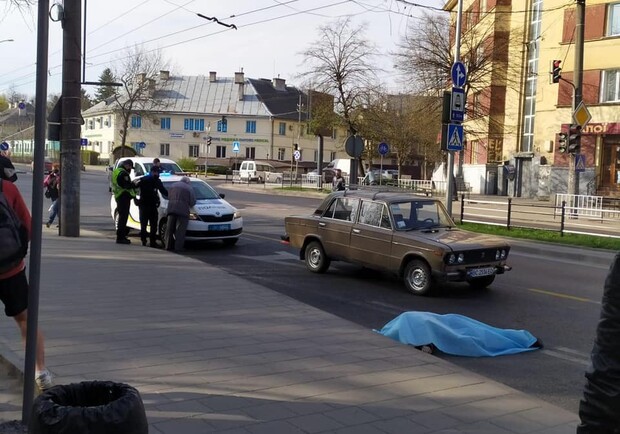 Загинув миттєво: на проспекті Чорновола львів'янина збив автомобіль фото