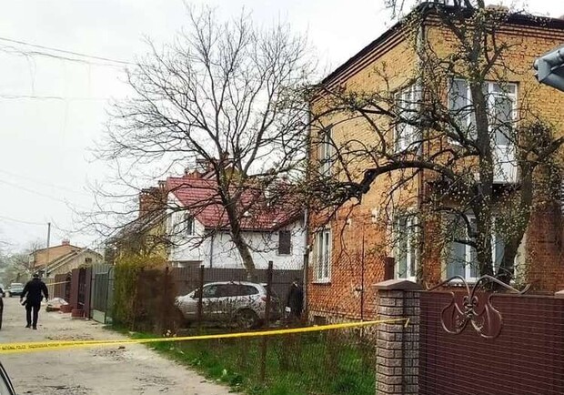 Підозрюють вбивство: у квартирі на Левандівці знайшли два трупа фото