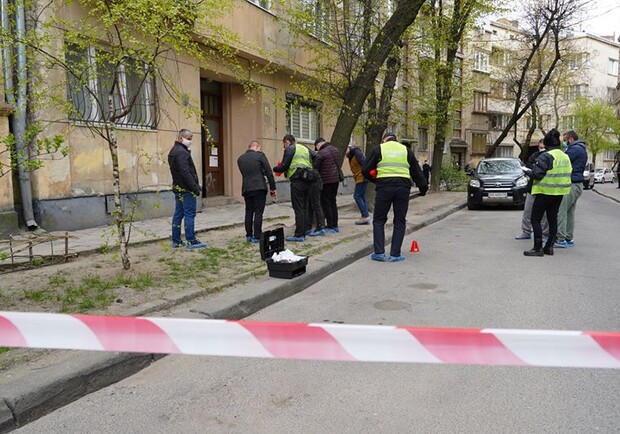 Вбивство в центрі Львова: у поліції розповіли подробиці нападу фото