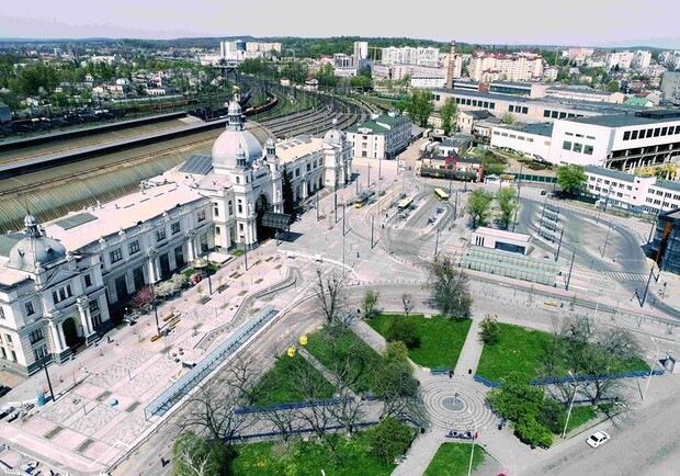 Фото з висоти: як виглядає площа Двірцева після реконструкції фото