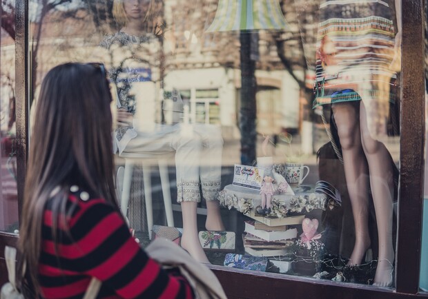 Дізнайся: чому у Львові не відкриють магазини з одягом та взуттям фото