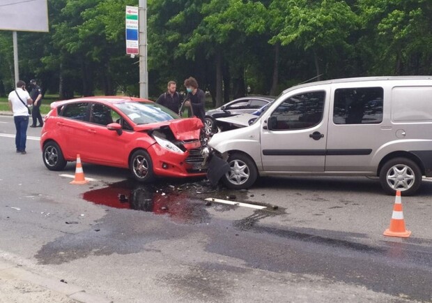 На Стрийській у Львові зіткнулися два автомобілі. Фото: "Варта 1".