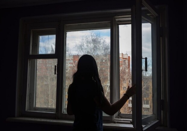П’яний підліток випав з дев’ятого поверху гуртожитку в Брюховичах. Фото: altyn-orda.kz (умовне)