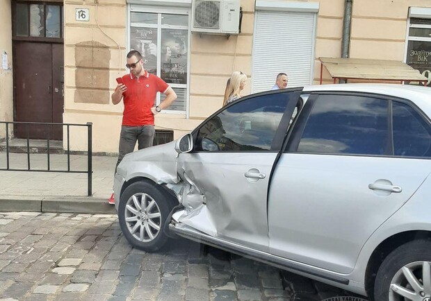 На Городоцькій у Львові сталася аварія. Фото: Варта 1.