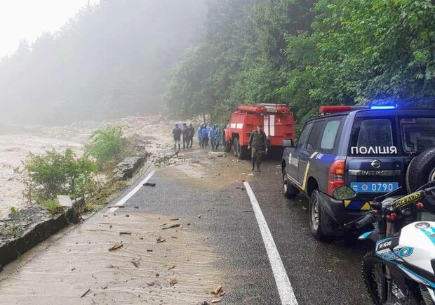 Західна Україна пішла під воду: шокуючі фото наслідків негоди. Фото: Телеграм-чат 112.