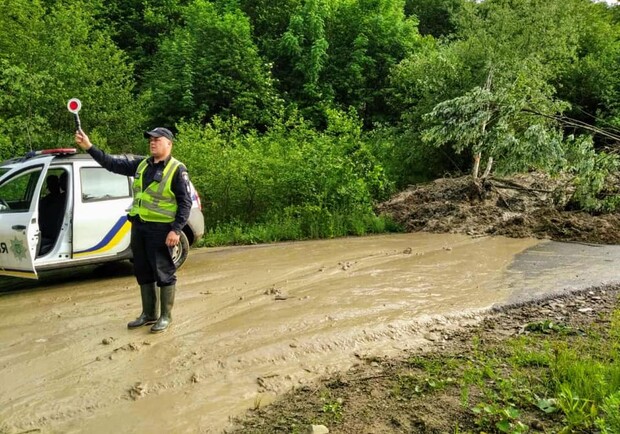 На Львівщині деякі дороги закрили через підтоплення. Фото: "Галка"