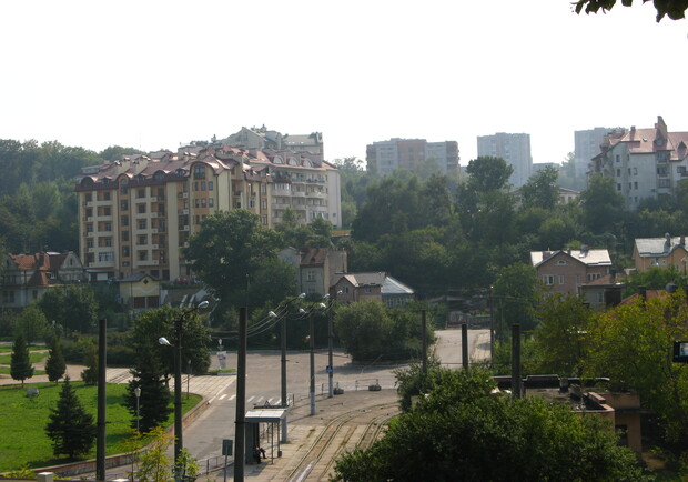 Сину – в шию, собі – в голову: в одній із львівських квартир сталася стрілянина. Фото: Вікіпедія.
