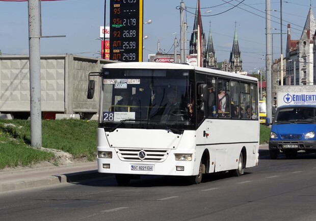 Кількість автобусів у Рудно не збільшуватимуть. Фото: АТП1