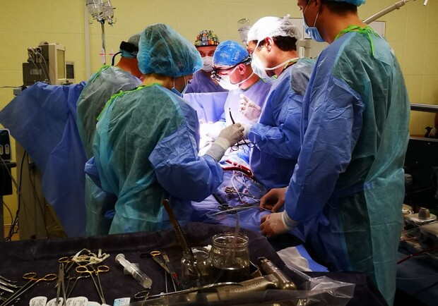 Львівські лікарі вперше провели операцію з пересадки серця та двох нирок. Фото: Львівська міськрада. 