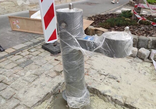 Біля львівської Ратуші змонтували питний фонтан. Фото: Гаряча лінія міста Львова