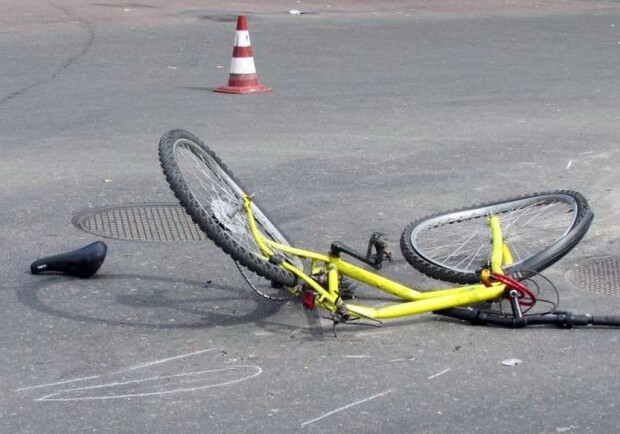 У Львові автомобіль збив велосипедиста. Фото: sportline.az