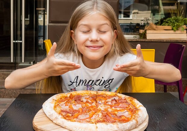 Піца з просекко: на Кривій Липі відкрили новий сімейний ресторан. Фото: Prscco & PZZA/Фейсбук. 