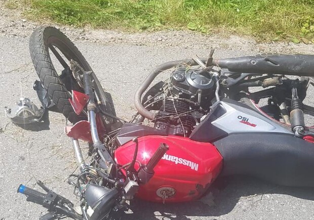 На Львівщині двоє мотоциклістів потрапили у ДТП. Фото поліції
