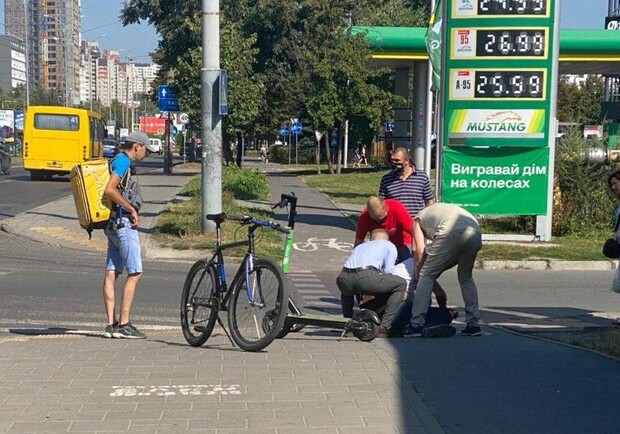 Не поділили велосипедну доріжку: на проспекті Чорновола сталося нетипове зіткнення. Фото: Варта 1.
