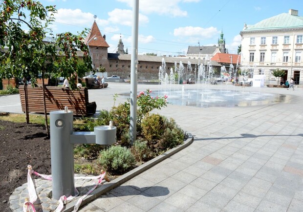 У Львові встановили ще три питні фонтани: адреси  - фото